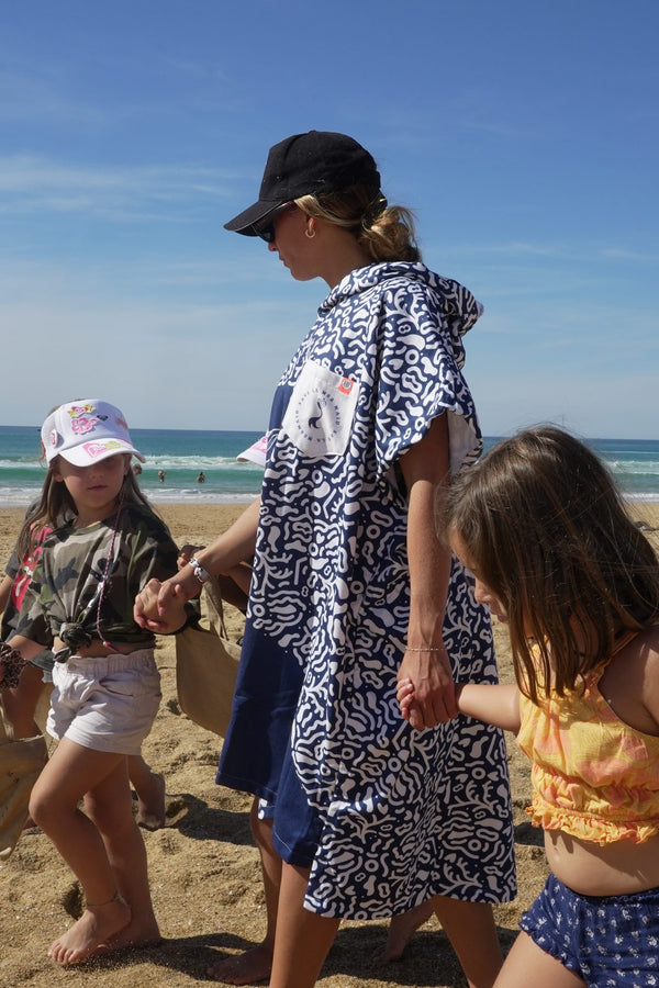 Maud Le Car and some children facing the sea