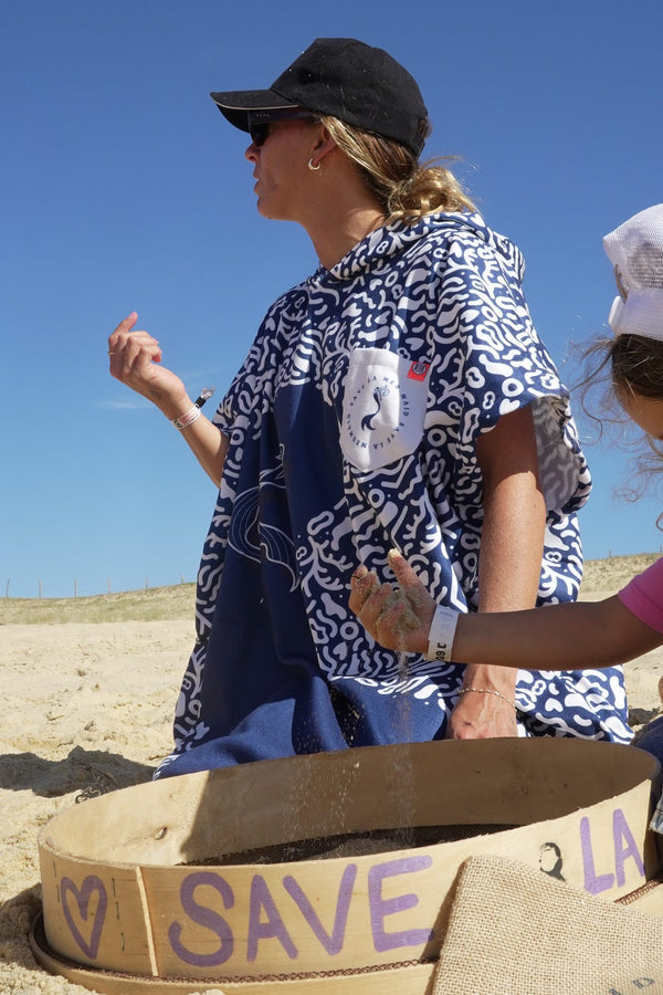 Save La Mermaid uses a sieve to sort the sand